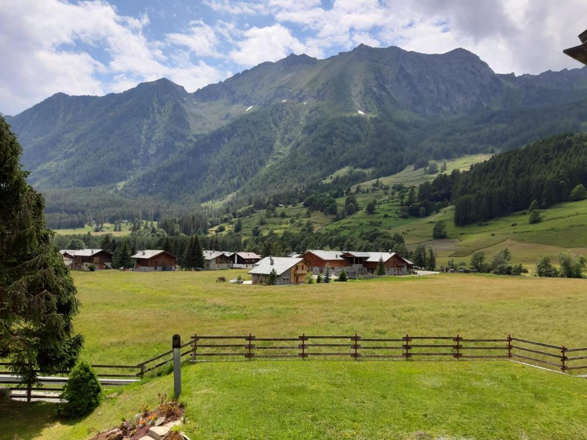 The Snow - Appartamento Panoramico Con Balcone Champoluc Exterior foto